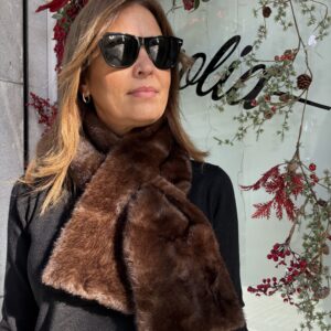 Cuello pelo cruzado marrón