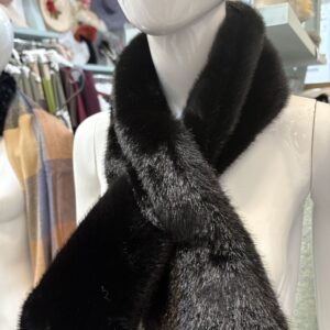 Cuello pelo cruzado negro