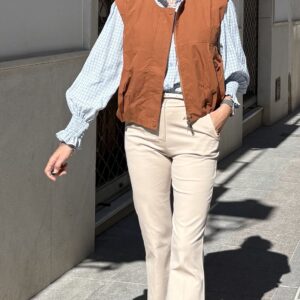 Pantalón trompeta beige con cinturón