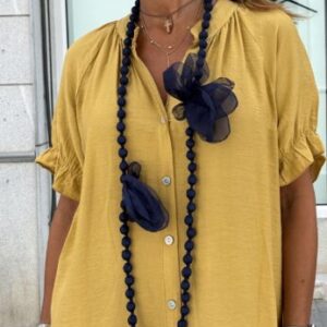 Collar bolas y flor de tela azul marino