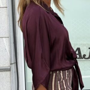 Camisa nudo satinada magenta