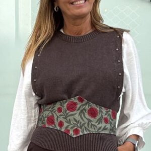 Chaleco punto tachas marrón
