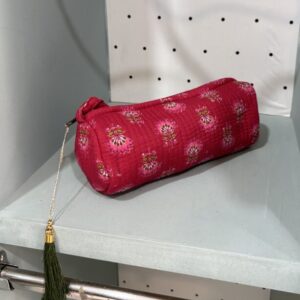 Estuche estampado fresa borlón verde