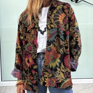 Chaqueta estampada aterciopelada fondo negro