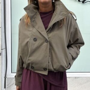 Parka verde cuello subido