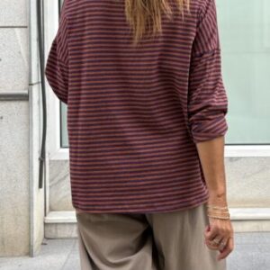 Jersey raya marsala y morado patente beige