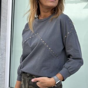 Sudadera tachas gris