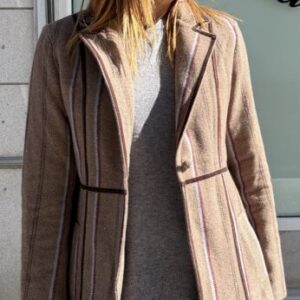 Blazer paño topo con marrón, celeste y burdeos