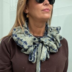 Capri manchas verde y azul