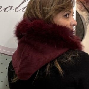 Balaclava con pelo burdeos